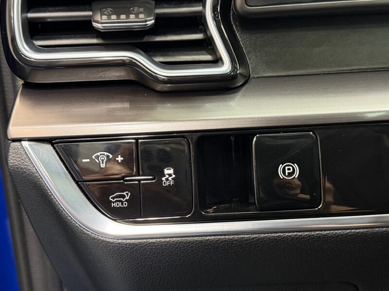 2025 Kia Sportage EX Sport Utility / AWD / 1-OWNER / NEW TIRES / 1-OWNER / Sunroof / Leather - Photo 49 - Gladstone, OR 97027