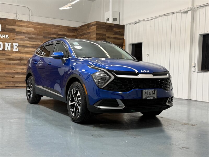 2025 Kia Sportage EX Sport Utility / AWD / 1-OWNER / NEW TIRES / 1-OWNER / Sunroof / Leather - Photo 2 - Gladstone, OR 97027