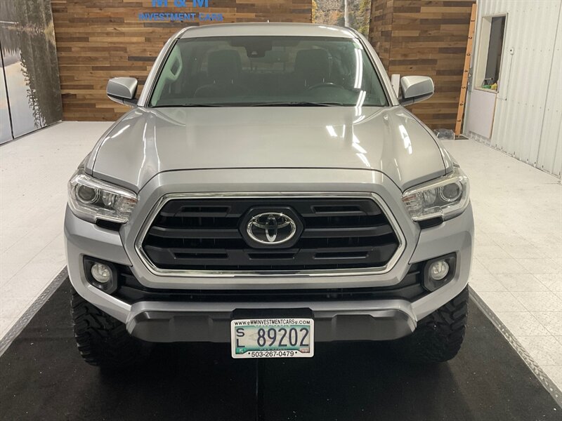 2018 Toyota Tacoma 4x4 SR5 V6 / LONG BED / 1-Owner / LIFTED  / BRAND NEW 33 " MUD TIRES & 18 " FUEL WHEELS / Local Oregon truck / RUST FREE / 56,000 MILES - Photo 5 - Gladstone, OR 97027