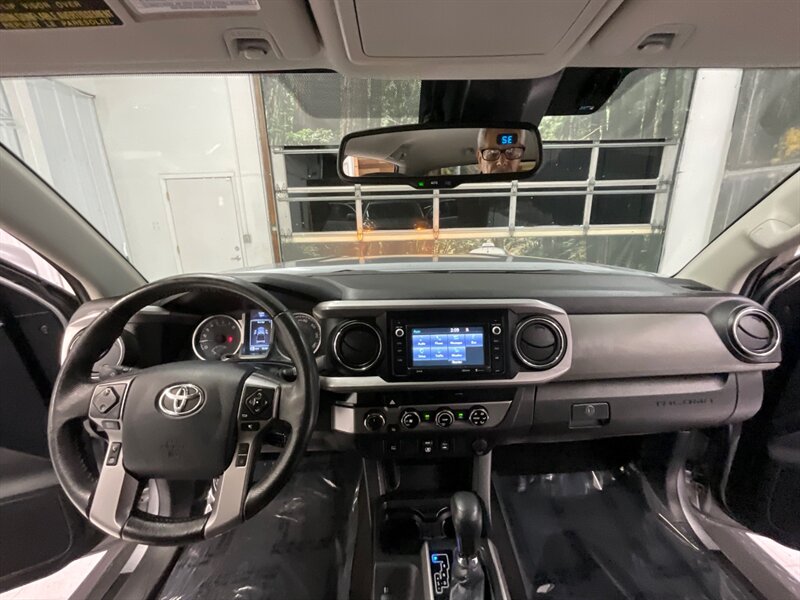 2018 Toyota Tacoma 4x4 SR5 V6 / LONG BED / 1-Owner / LIFTED  / BRAND NEW 33 " MUD TIRES & 18 " FUEL WHEELS / Local Oregon truck / RUST FREE / 56,000 MILES - Photo 19 - Gladstone, OR 97027