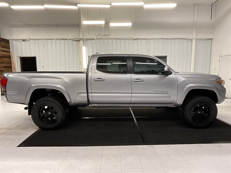 2018 Toyota Tacoma 4x4 SR5 V6 / LONG BED / 1-Owner / LIFTED  / BRAND NEW 33 " MUD TIRES & 18 " FUEL WHEELS / Local Oregon truck / RUST FREE / 56,000 MILES - Photo 4 - Gladstone, OR 97027