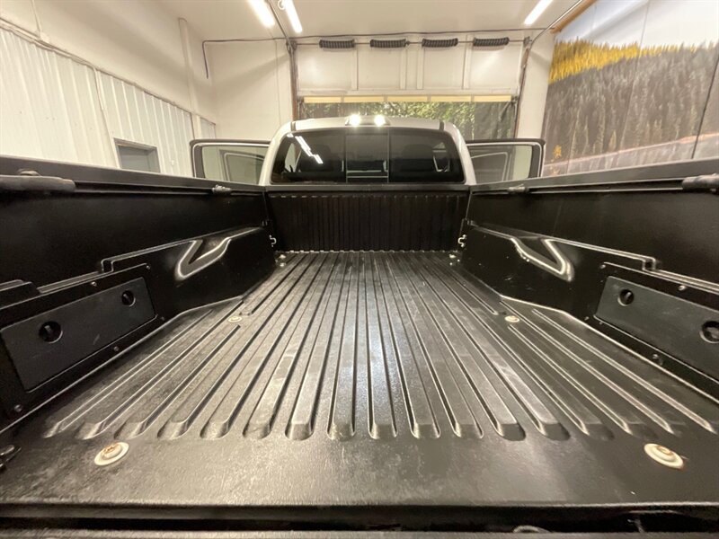 2018 Toyota Tacoma 4x4 SR5 V6 / LONG BED / 1-Owner / LIFTED  / BRAND NEW 33 " MUD TIRES & 18 " FUEL WHEELS / Local Oregon truck / RUST FREE / 56,000 MILES - Photo 14 - Gladstone, OR 97027