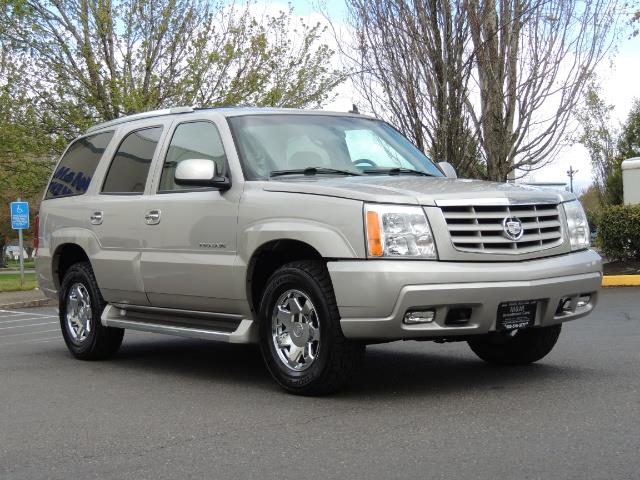 2006 Cadillac Escalade AWD / NAVi / DVD / 3rd Seats / LOW 98k miles - Photo 2 - Portland, OR 97217