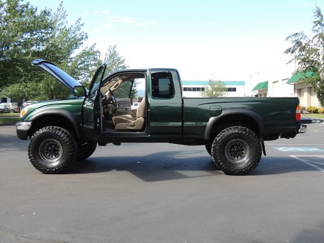 2003 Toyota Tacoma / 4X4 / 5-SPEED MANUAL / NEW TIRES / LIFTED !!!   - Photo 12 - Portland, OR 97217