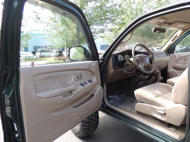 2003 Toyota Tacoma / 4X4 / 5-SPEED MANUAL / NEW TIRES / LIFTED !!!   - Photo 18 - Portland, OR 97217