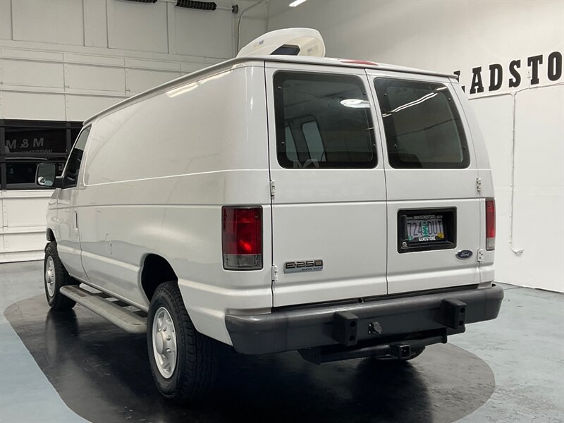 2007 Ford E-Series Van E-250 Cargo Van / 4.6L V8 / ONLY 29,000 MILES   - Photo 9 - Gladstone, OR 97027