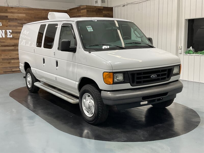 2007 Ford E-Series Van E-250 Cargo Van / 4.6L V8 / ONLY 29,000 MILES   - Photo 2 - Gladstone, OR 97027