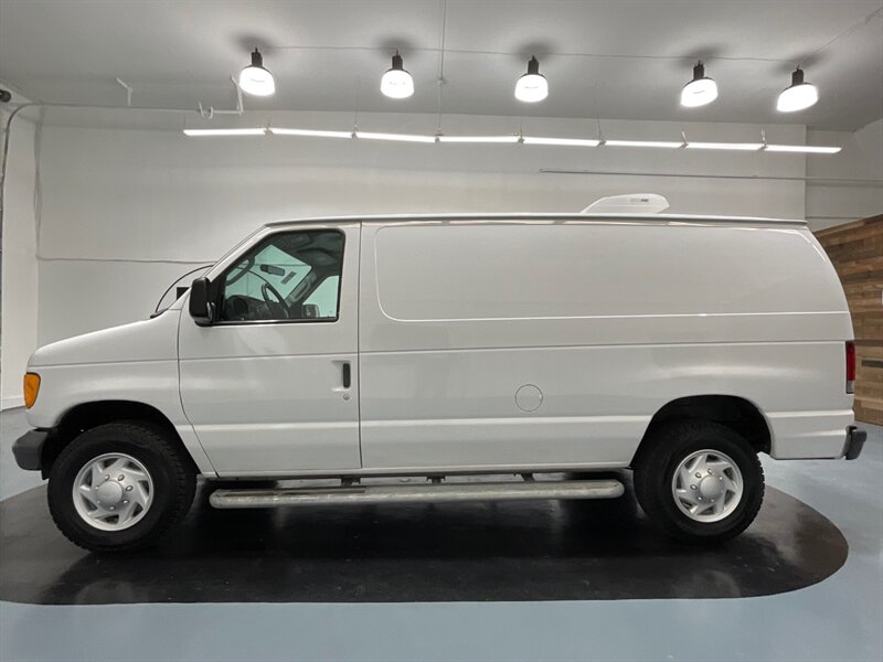 2007 Ford E-Series Van E-250 Cargo Van / 4.6L V8 / ONLY 29,000 MILES   - Photo 3 - Gladstone, OR 97027