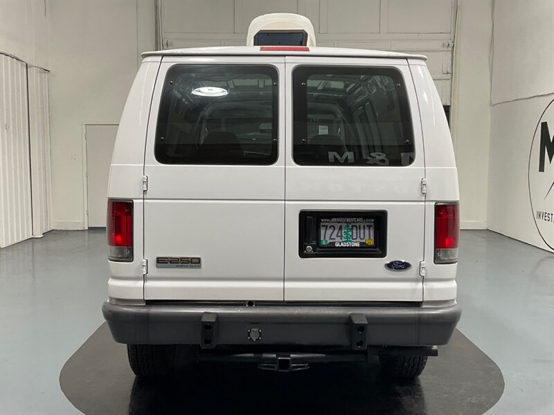 2007 Ford E-Series Van E-250 Cargo Van / 4.6L V8 / ONLY 29,000 MILES   - Photo 7 - Gladstone, OR 97027