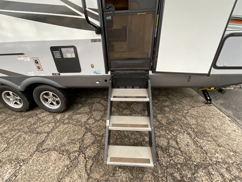 2021 Rockwood ROCKWOOD MINI LITE 2509S SUPER CLEAN TRAVEL TRAILER / LIKE NEW  SLIDE OUT / BEAUTIFUL LAYOUT - Photo 31 - Gladstone, OR 97027