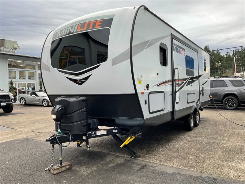 2021 Rockwood ROCKWOOD MINI LITE 2509S SUPER CLEAN TRAVEL TRAILER / LIKE NEW  SLIDE OUT / BEAUTIFUL LAYOUT - Photo 1 - Gladstone, OR 97027