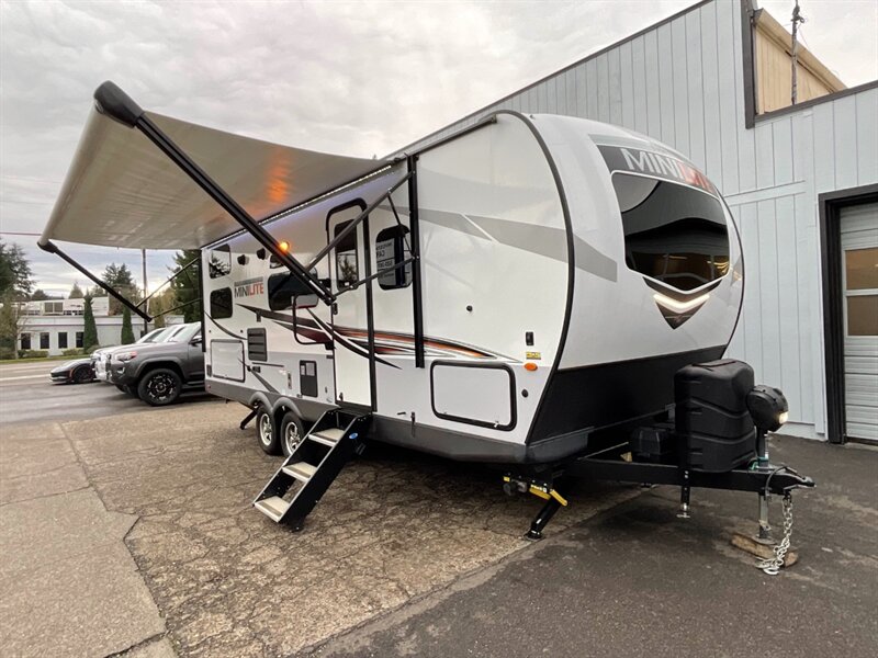 2021 Rockwood ROCKWOOD MINI LITE 2509S SUPER CLEAN TRAVEL TRAILER / LIKE NEW  SLIDE OUT / BEAUTIFUL LAYOUT - Photo 3 - Gladstone, OR 97027