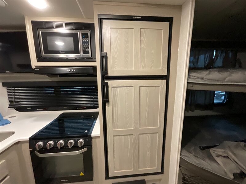 2021 Rockwood ROCKWOOD MINI LITE 2509S SUPER CLEAN TRAVEL TRAILER / LIKE NEW  SLIDE OUT / BEAUTIFUL LAYOUT - Photo 20 - Gladstone, OR 97027