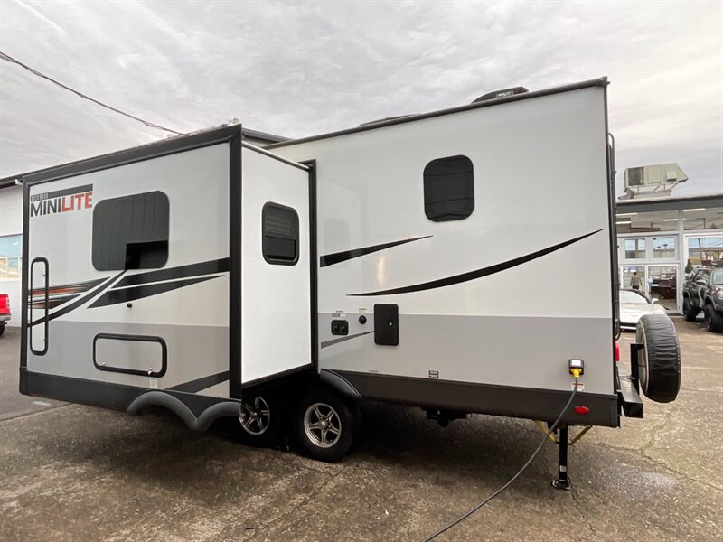 2021 Rockwood ROCKWOOD MINI LITE 2509S SUPER CLEAN TRAVEL TRAILER / LIKE NEW  SLIDE OUT / BEAUTIFUL LAYOUT - Photo 37 - Gladstone, OR 97027