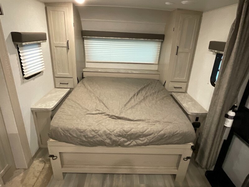 2021 Rockwood ROCKWOOD MINI LITE 2509S SUPER CLEAN TRAVEL TRAILER / LIKE NEW  SLIDE OUT / BEAUTIFUL LAYOUT - Photo 19 - Gladstone, OR 97027