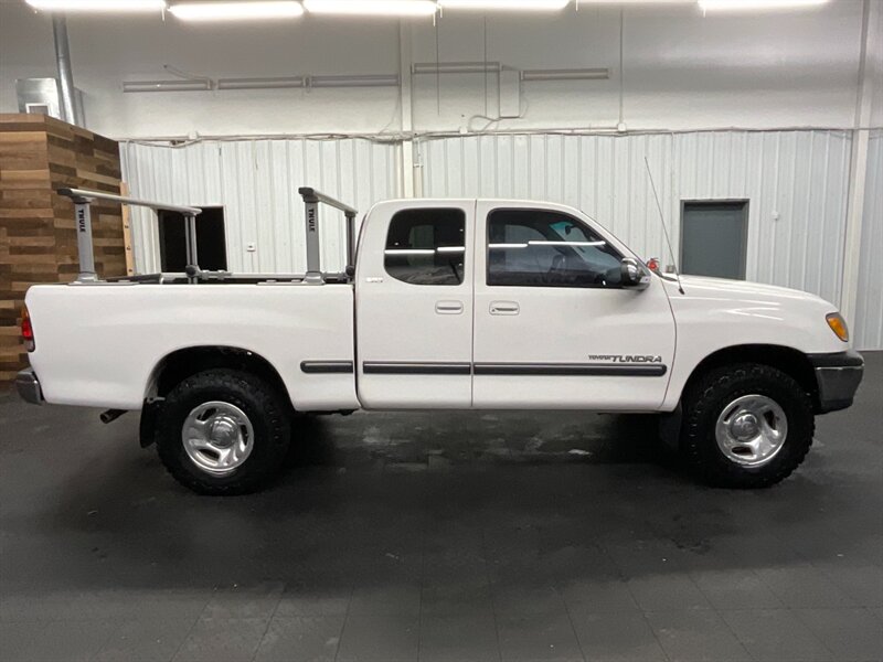 2000 Toyota Tundra SR5 4X4 / 3.4L 6Cyl / 5-SPEED MANUAL / LOCAL  RARE TRUCK / TIMING BELT SERVICE DONE / RUST FREE / 127,000 MILES - Photo 4 - Gladstone, OR 97027