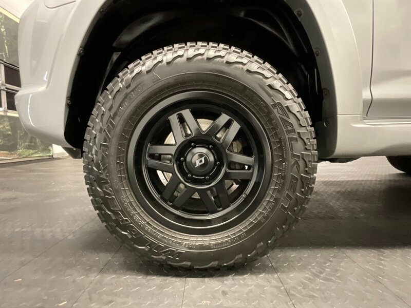 2011 Toyota 4Runner Limited 4X4 / 3RD ROW SEAT / Excel Cond  SUPER CLEAN / 3RD  SEAT / LIMITED EDITION - Photo 23 - Gladstone, OR 97027