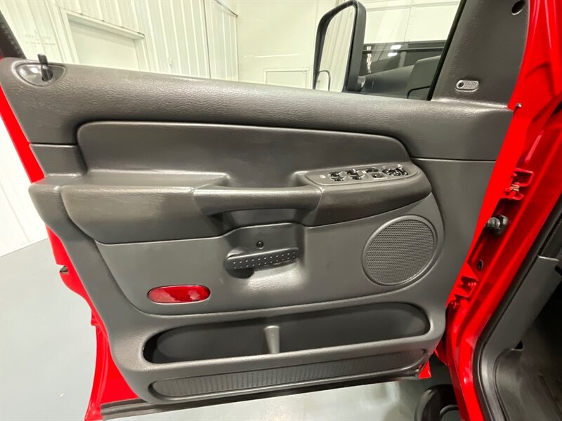 2005 Dodge Ram 2500 SLT Quad Cab 4X4 /5.9L DIESEL/1-OWNER/37,000 MILES / LONG BED / ZERO RUST / LOCAL OREGON TRUCK - Photo 32 - Gladstone, OR 97027