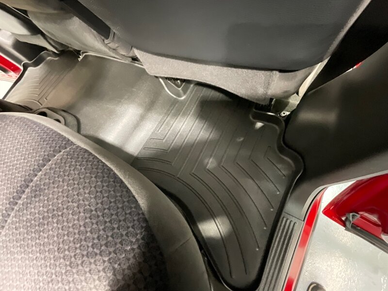 2005 Dodge Ram 2500 SLT Quad Cab 4X4 /5.9L DIESEL/1-OWNER/37,000 MILES / LONG BED / ZERO RUST / LOCAL OREGON TRUCK - Photo 39 - Gladstone, OR 97027