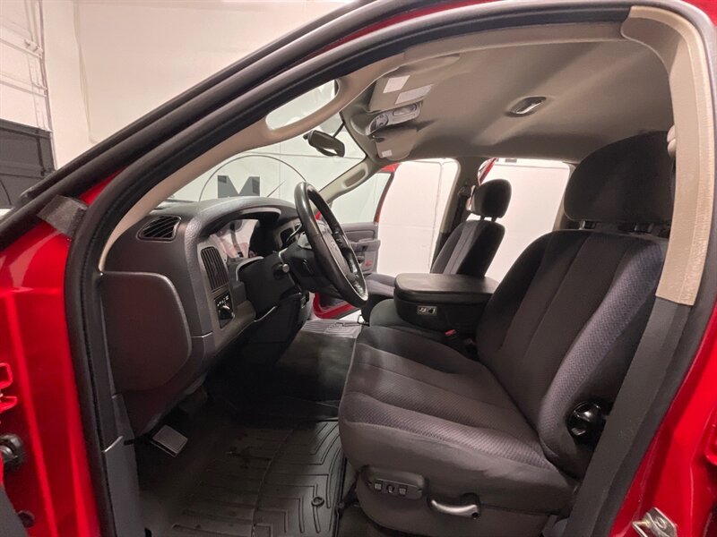2005 Dodge Ram 2500 SLT Quad Cab 4X4 /5.9L DIESEL/1-OWNER/37,000 MILES / LONG BED / ZERO RUST / LOCAL OREGON TRUCK - Photo 11 - Gladstone, OR 97027
