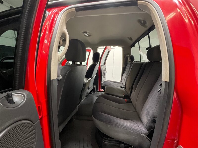 2005 Dodge Ram 2500 SLT Quad Cab 4X4 /5.9L DIESEL/1-OWNER/37,000 MILES / LONG BED / ZERO RUST / LOCAL OREGON TRUCK - Photo 12 - Gladstone, OR 97027