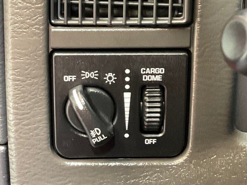 2005 Dodge Ram 2500 SLT Quad Cab 4X4 /5.9L DIESEL/1-OWNER/37,000 MILES / LONG BED / ZERO RUST / LOCAL OREGON TRUCK - Photo 41 - Gladstone, OR 97027