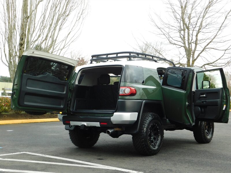 2014 Toyota FJ Cruiser 4WD / CRAWL CONTROL / DIFF LOCKS / LIFTED   - Photo 29 - Portland, OR 97217