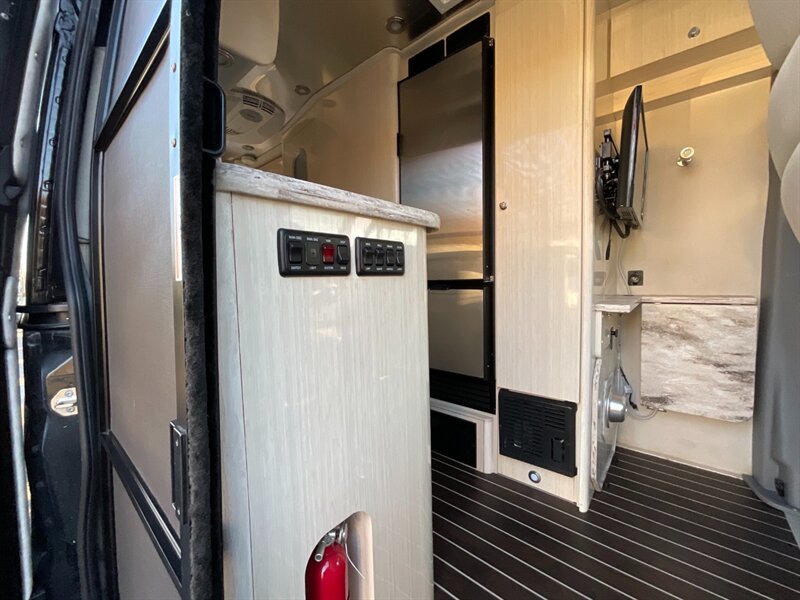 2016 Mercedes-Benz Sprinter 500 Airstream Interstate Extended Grand Touring  Mercedes Interstate Airstream /3.0L V6  DIESEL / DUALLY / 25,000 MILES - Photo 13 - Gladstone, OR 97027