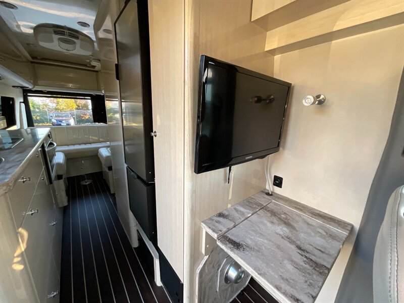 2016 Mercedes-Benz Sprinter 500 Airstream Interstate Extended Grand Touring  Mercedes Interstate Airstream /3.0L V6  DIESEL / DUALLY / 25,000 MILES - Photo 14 - Gladstone, OR 97027