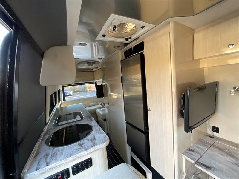 2016 Mercedes-Benz Sprinter 500 Airstream Interstate Extended Grand Touring  Mercedes Interstate Airstream /3.0L V6  DIESEL / DUALLY / 25,000 MILES - Photo 32 - Gladstone, OR 97027