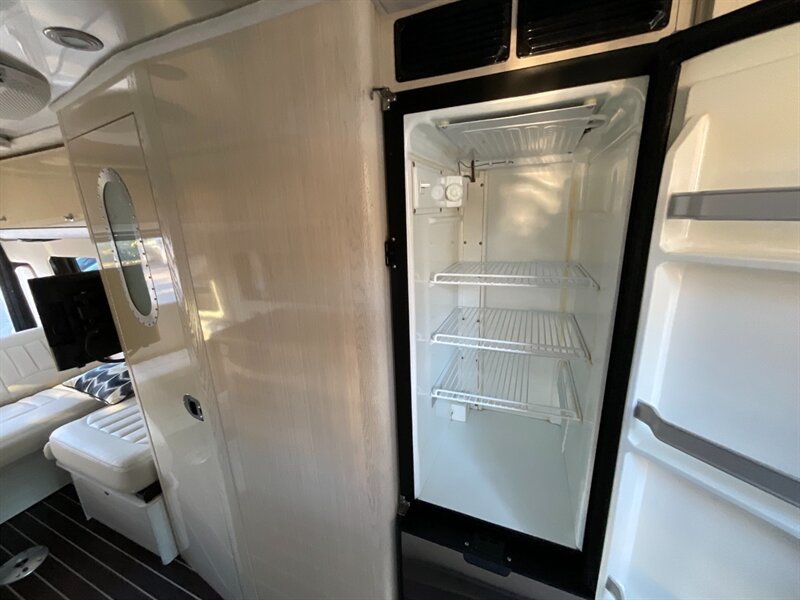 2016 Mercedes-Benz Sprinter 500 Airstream Interstate Extended Grand Touring  Mercedes Interstate Airstream /3.0L V6  DIESEL / DUALLY / 25,000 MILES - Photo 17 - Gladstone, OR 97027