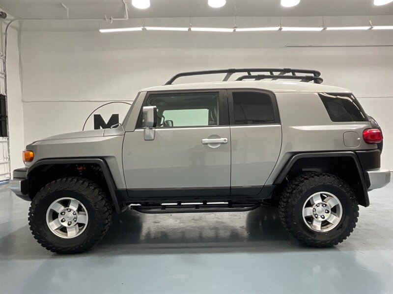 2010 Toyota FJ Cruiser 4X4 / Navigation / LIFTED w. NEW TIRES  / ZERO RUST/ Backup Camera - Photo 3 - Gladstone, OR 97027