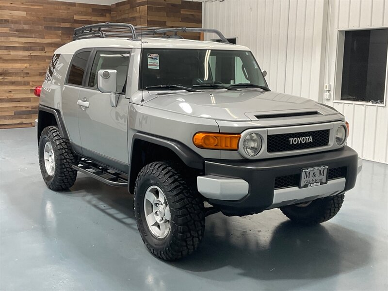 2010 Toyota FJ Cruiser 4X4 / Navigation / LIFTED w. NEW TIRES  / ZERO RUST/ Backup Camera - Photo 2 - Gladstone, OR 97027