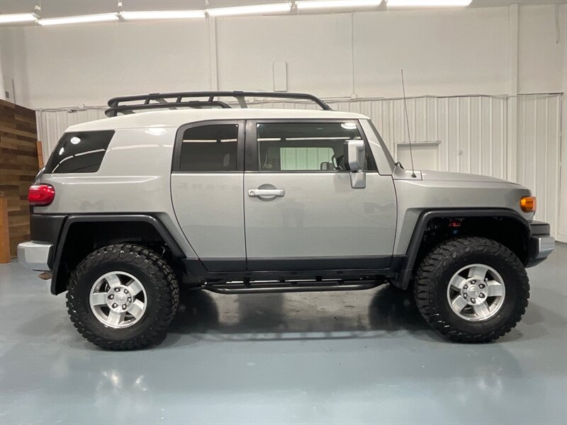 2010 Toyota FJ Cruiser 4X4 / Navigation / LIFTED w. NEW TIRES  / ZERO RUST/ Backup Camera - Photo 4 - Gladstone, OR 97027