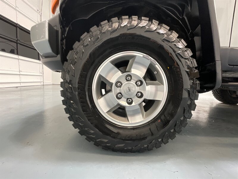 2010 Toyota FJ Cruiser 4X4 / Navigation / LIFTED w. NEW TIRES  / ZERO RUST/ Backup Camera - Photo 23 - Gladstone, OR 97027