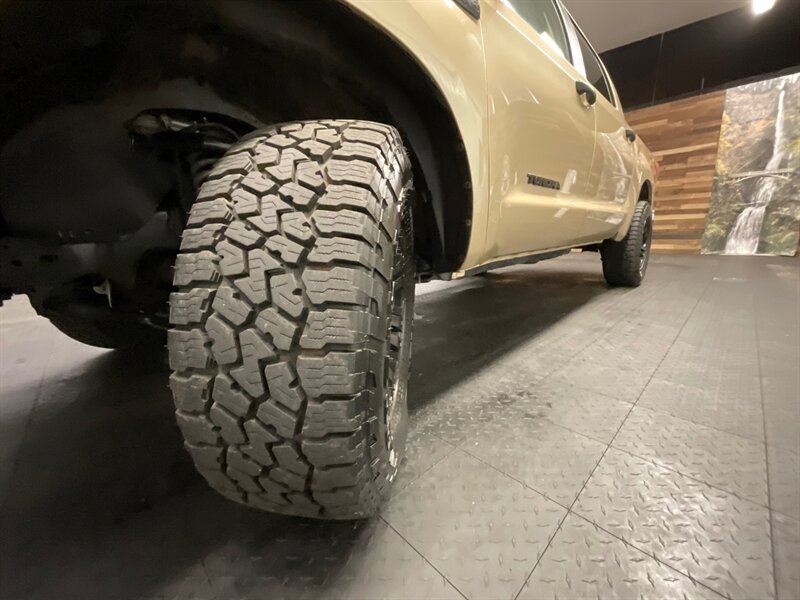 2010 Toyota Tundra TRD OFF ROAD CREW MAX 4X4 / 5.7L V8 / 74,000 MILES  Backup Camera / RUST FREE / SHARP & CLEAN !! - Photo 24 - Gladstone, OR 97027