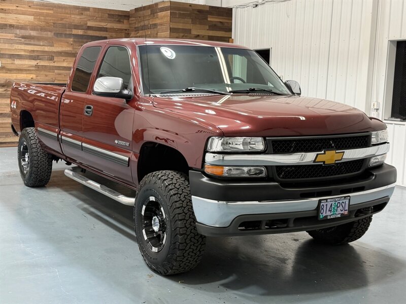 2002 Chevrolet Silverado 2500 LT 2500HD 4X4 8.1L V8 / LOCAL TRUCK w. ZERO RUST / LONG BED / 146K MILES - Photo 2 - Gladstone, OR 97027