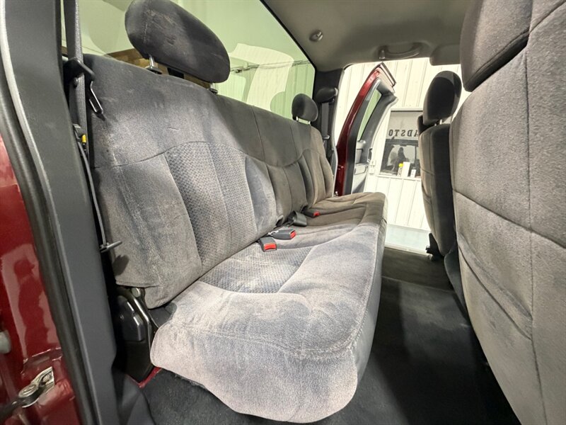 2002 Chevrolet Silverado 2500 LT 2500HD 4X4 8.1L V8 / LOCAL TRUCK w. ZERO RUST / LONG BED / 146K MILES - Photo 16 - Gladstone, OR 97027