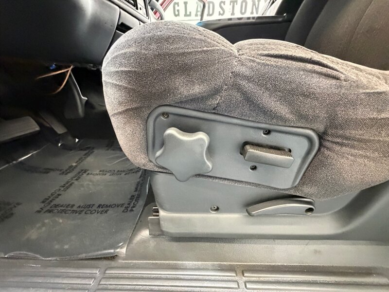 2002 Chevrolet Silverado 2500 LT 2500HD 4X4 8.1L V8 / LOCAL TRUCK w. ZERO RUST / LONG BED / 146K MILES - Photo 35 - Gladstone, OR 97027