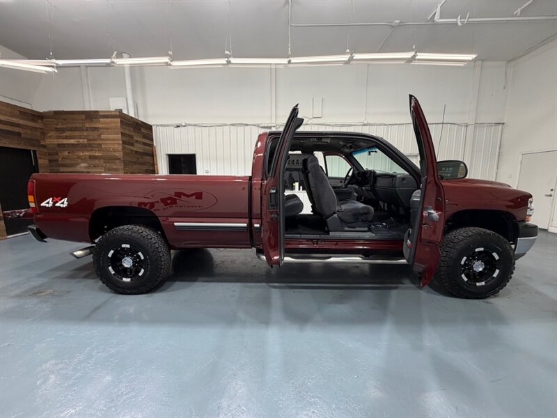 2002 Chevrolet Silverado 2500 LT 2500HD 4X4 8.1L V8 / LOCAL TRUCK w. ZERO RUST / LONG BED / 146K MILES - Photo 13 - Gladstone, OR 97027