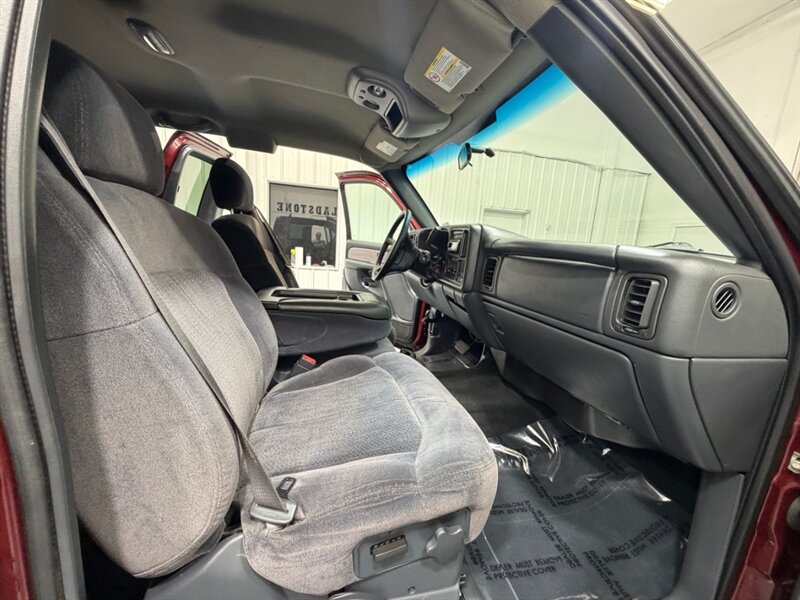 2002 Chevrolet Silverado 2500 LT 2500HD 4X4 8.1L V8 / LOCAL TRUCK w. ZERO RUST / LONG BED / 146K MILES - Photo 17 - Gladstone, OR 97027