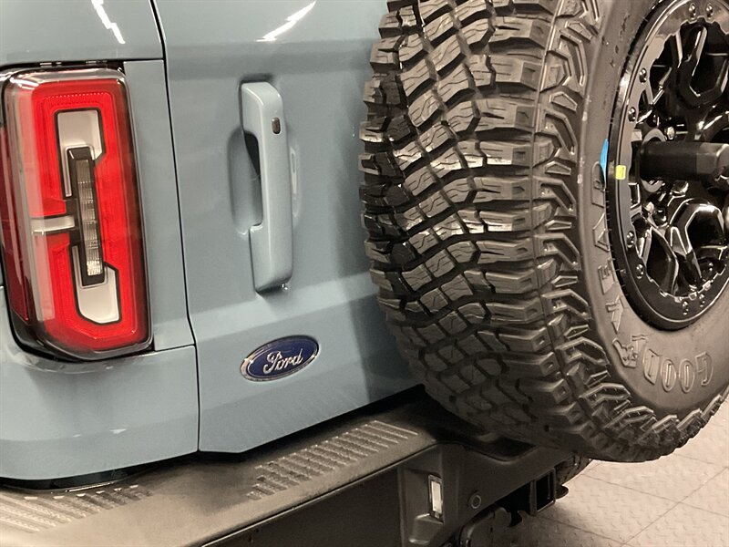 2021 Ford Bronco First Edition Advanced 2Dr 4X4 / ONLY 200 MILES  Hard Top / 2.7L V6 EcoBoost Twin Turbo / NEW CONDITION - Photo 27 - Gladstone, OR 97027