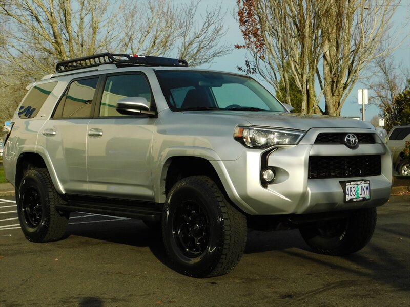 2014 Toyota 4Runner SR5 4WD / 3RD ROW SEAT / 1-Owner / LIFTED