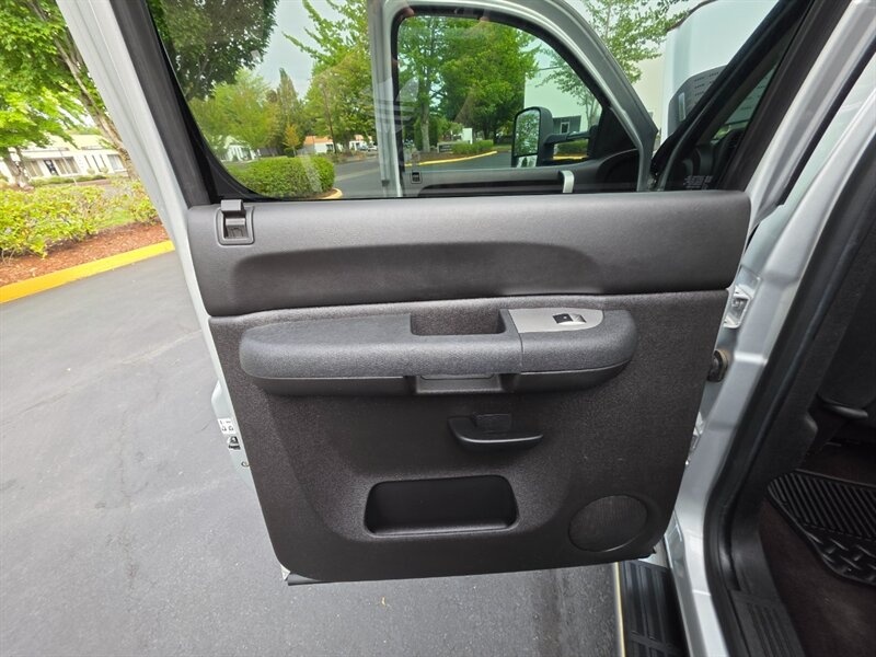 2013 Chevrolet Silverado 3500 HD 4X4 6.6L Duramax Diesel ALLISON Long Bed 88Kmi / 1-TON / Low Miles / Local Oregon Truck - Photo 45 - Portland, OR 97217