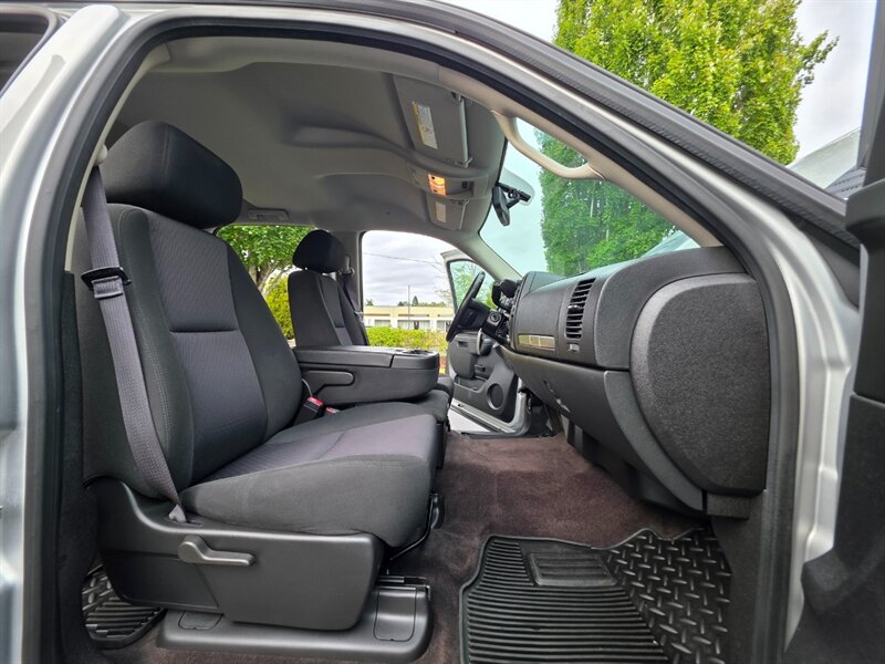 2013 Chevrolet Silverado 3500 HD 4X4 6.6L Duramax Diesel ALLISON Long Bed 88Kmi / 1-TON / Low Miles / Local Oregon Truck - Photo 14 - Portland, OR 97217