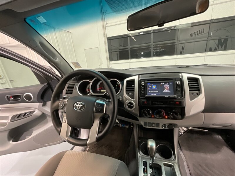 2015 Toyota Tacoma V6 SR5 Double Cab 4X4 / 1-OWNER / 81k MILES / Backup Camera / ZERO RUST - Photo 15 - Gladstone, OR 97027