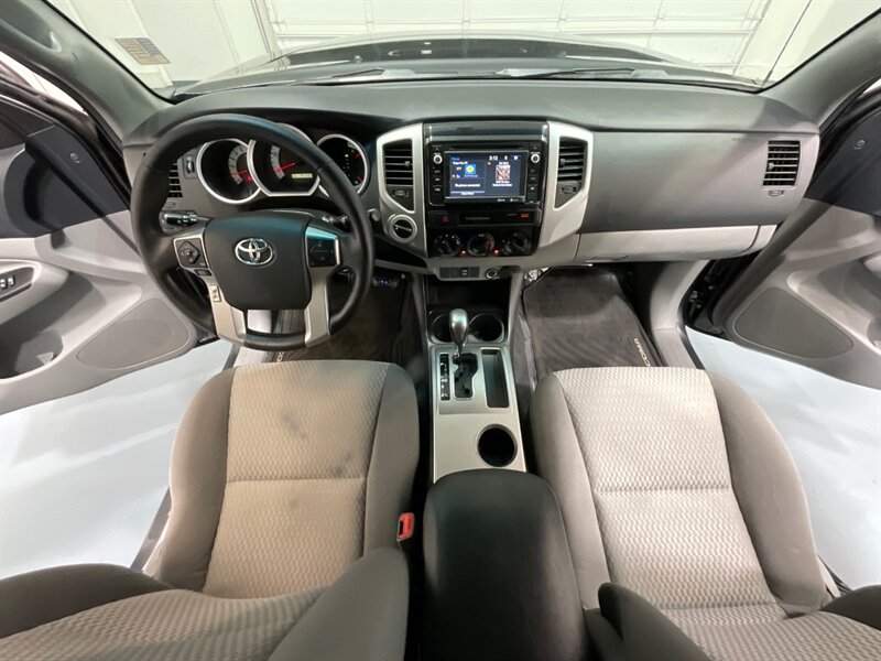 2015 Toyota Tacoma V6 SR5 Double Cab 4X4 / 1-OWNER / 81k MILES / Backup Camera / ZERO RUST - Photo 33 - Gladstone, OR 97027