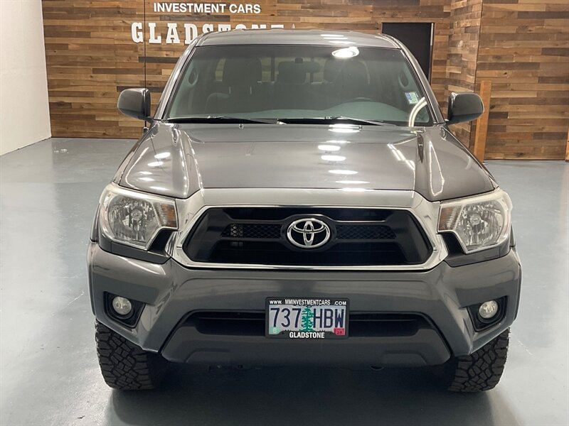 2015 Toyota Tacoma V6 SR5 Double Cab 4X4 / 1-OWNER / 81k MILES / Backup Camera / ZERO RUST - Photo 5 - Gladstone, OR 97027