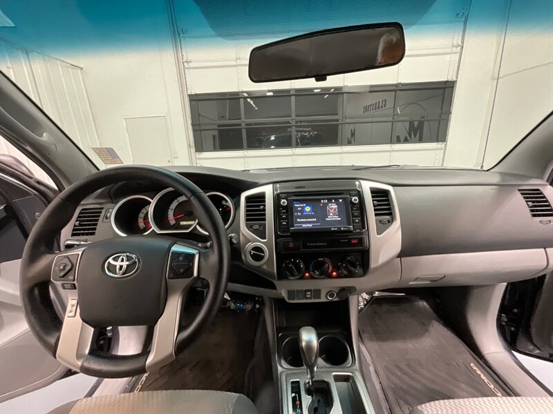 2015 Toyota Tacoma V6 SR5 Double Cab 4X4 / 1-OWNER / 81k MILES / Backup Camera / ZERO RUST - Photo 35 - Gladstone, OR 97027