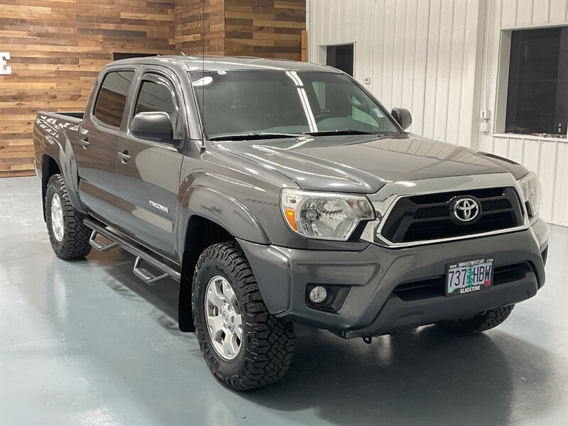 2015 Toyota Tacoma V6 SR5 Double Cab 4X4 / 1-OWNER / 81k MILES / Backup Camera / ZERO RUST - Photo 2 - Gladstone, OR 97027